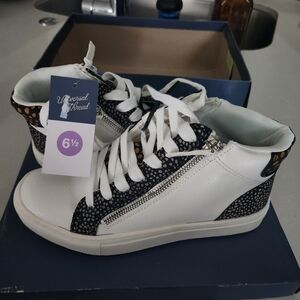 Universal Thread Women's White and Black High-Top Sneakers New In BOX 6.5